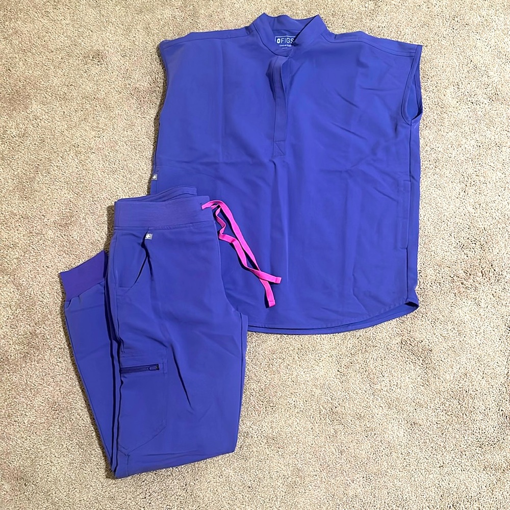 FIGS Scrub Set